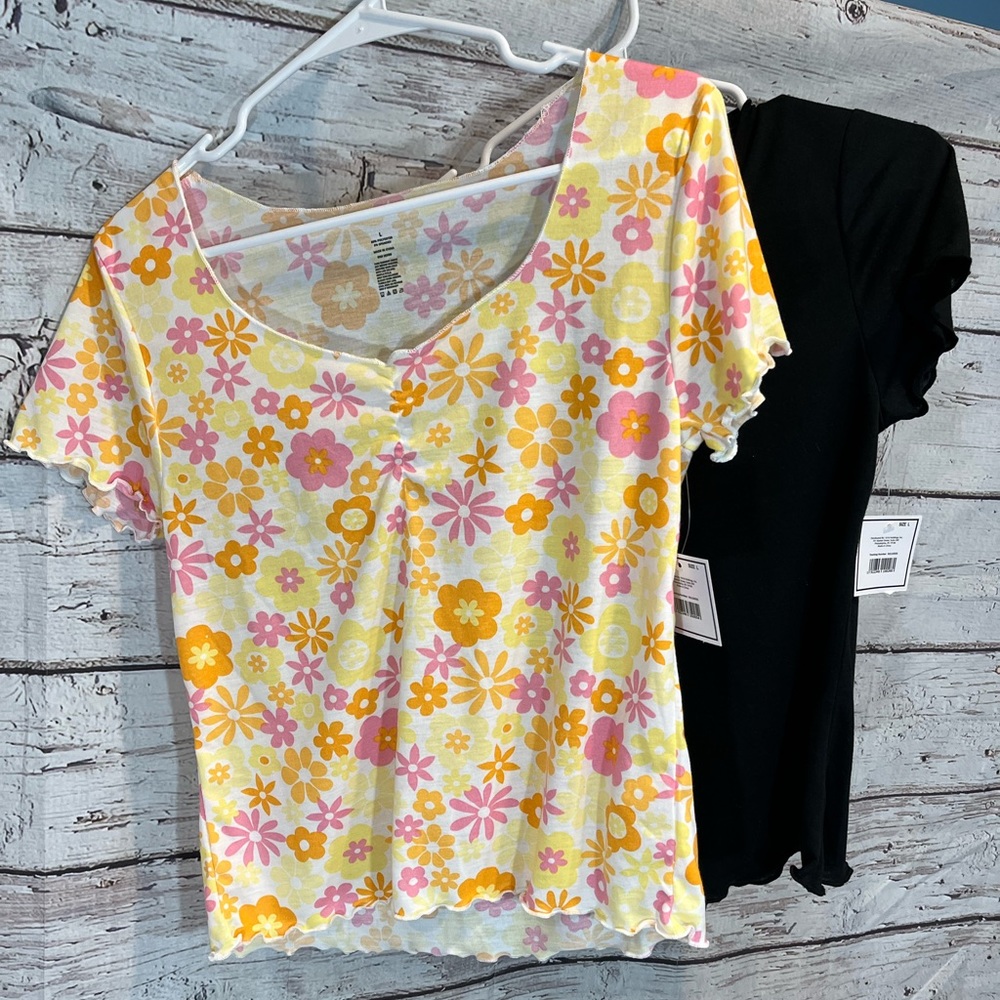5B STYLE  Bundle of Two Lettuce Edge T-Shirts Black & Floral Print - Large
